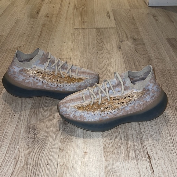 YEEZY BOOST 380 - Picture 5 of 8